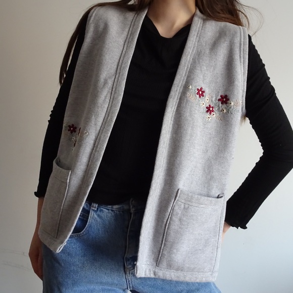 GREY FLOWER EMBROIDERED VEST - Picture 4 of 5